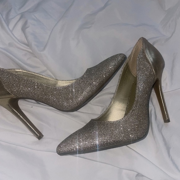Sparkly Champagne Gold Seletto heels by GUESS - Picture 1 of 5